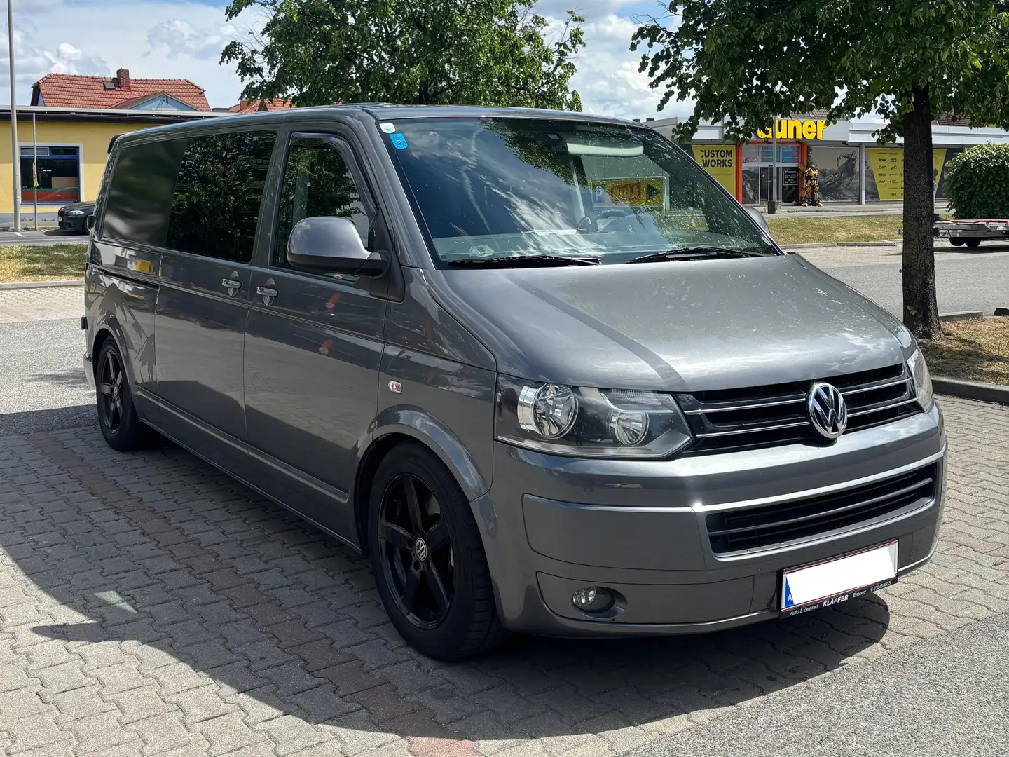 Volkswagen T5 Caravelle TransVan Comfortline (Motor 2021 Neu) Langer Radstand 4motion Kleinbus *gültiges Pickerl* Grau - 2