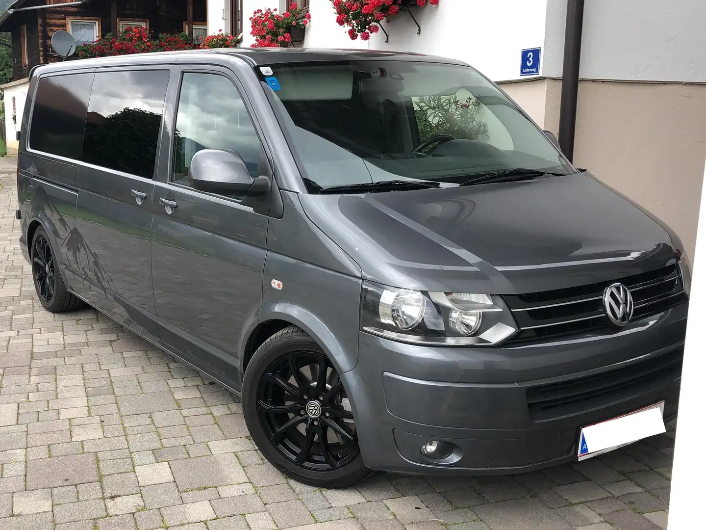 Volkswagen T5 Caravelle TransVan Comfortline (Motor 2021 Neu) Langer Radstand 4motion Kleinbus *gültiges Pickerl* Grau - 1