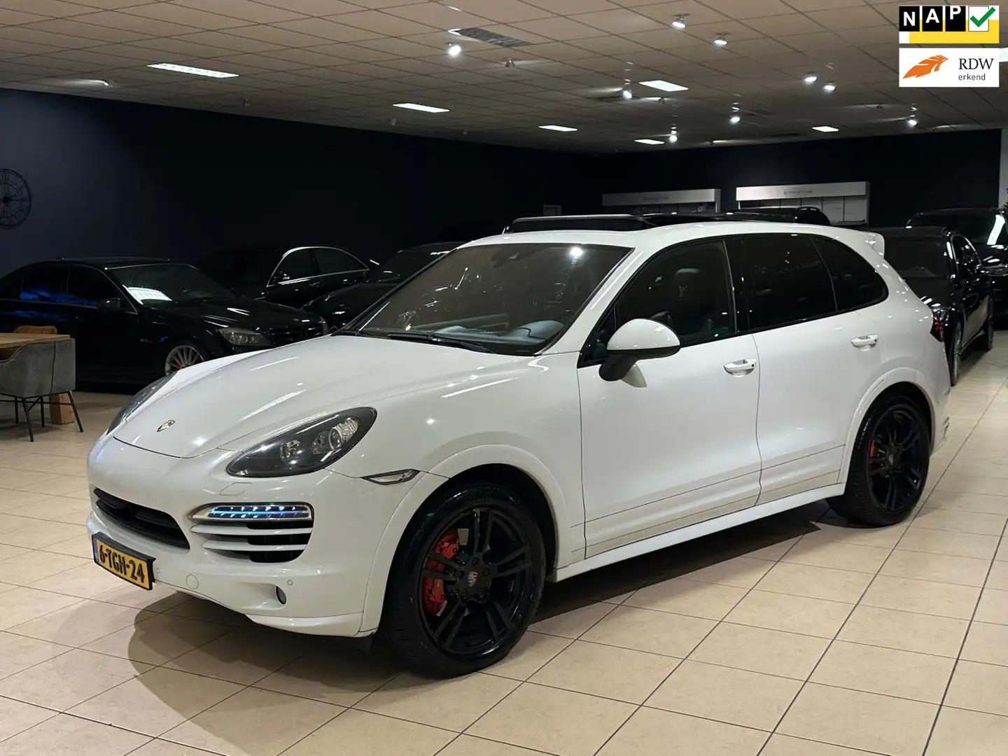 Porsche Cayenne 3.0 D GTS Pakket|Sport Chrono|Keyless|Pano|Memory| Wit - 1
