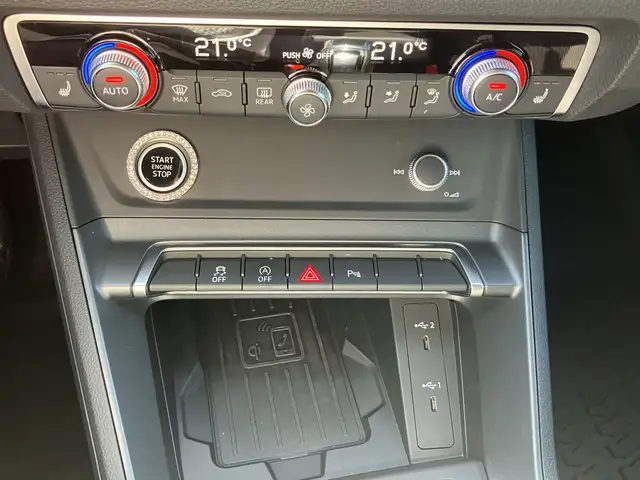 Audi Q3 view 14