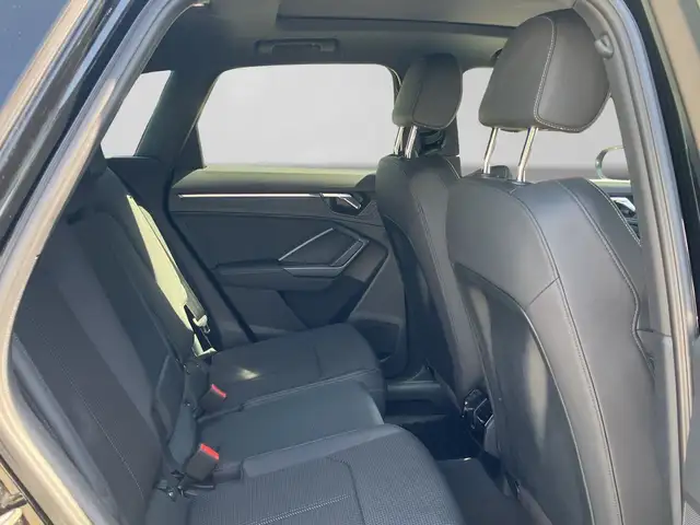 Audi Q3 view 5
