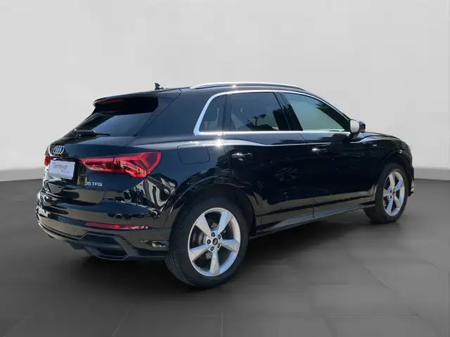 Audi Q3 view 3