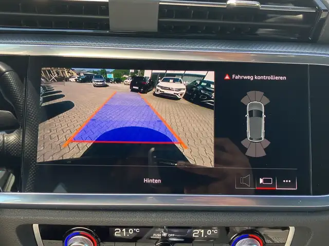 Audi Q3 view 12
