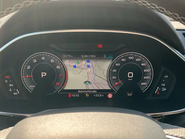 Audi Q3 view 10