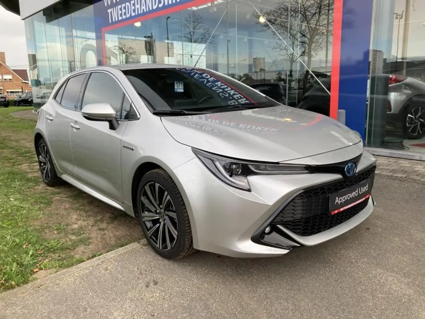 Toyota Corolla 1.8 DYNAMIC HYBRIDE Zilver - 2