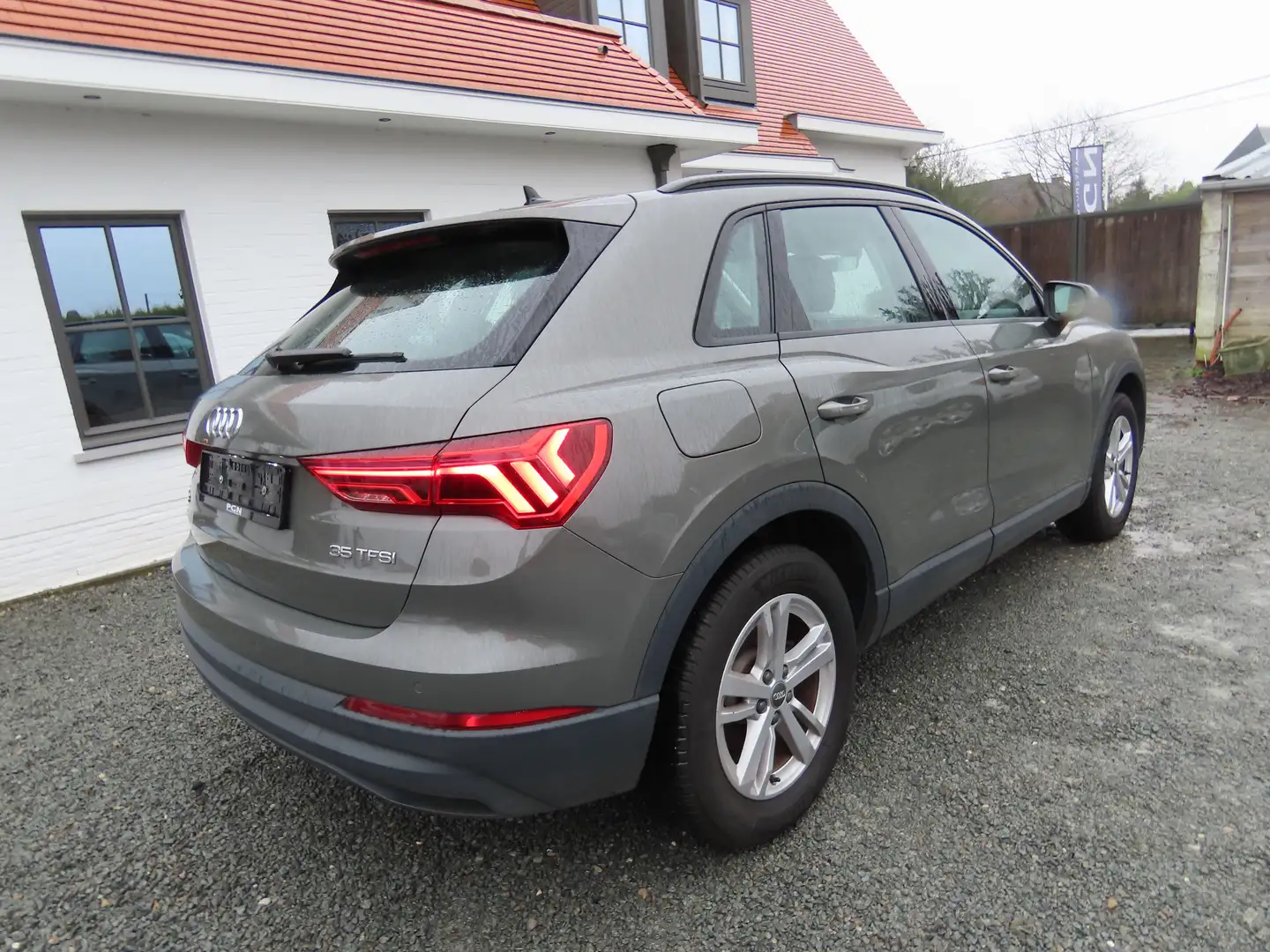 Audi Q3 35 TFSI Grey - 2