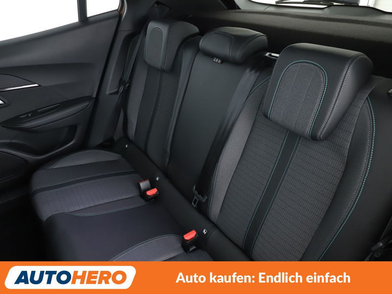 Peugeot e-2008 electric drive 100 kW Allure Pack Aut.*TEMPO*CAM* — photo 14