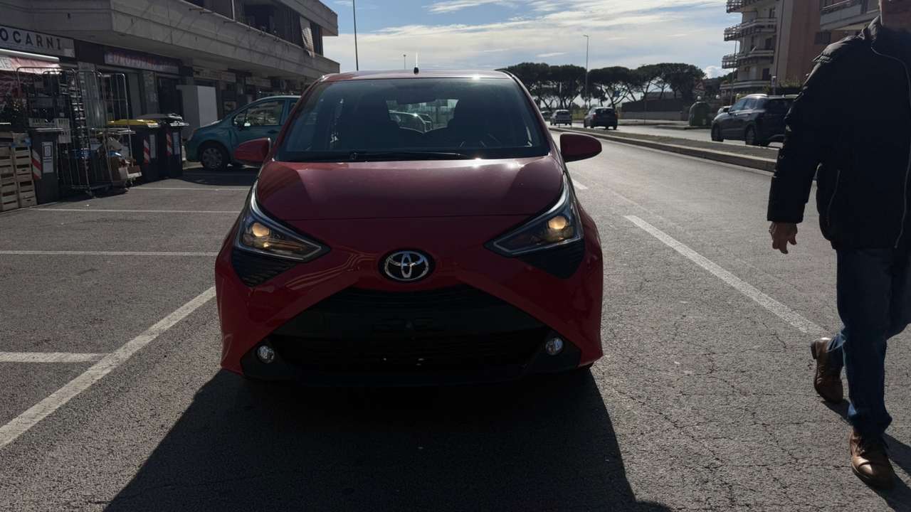 Toyota Aygo Connect 1.0 VVT-i 72 CV 5 porte x-play LED NAVI KA
