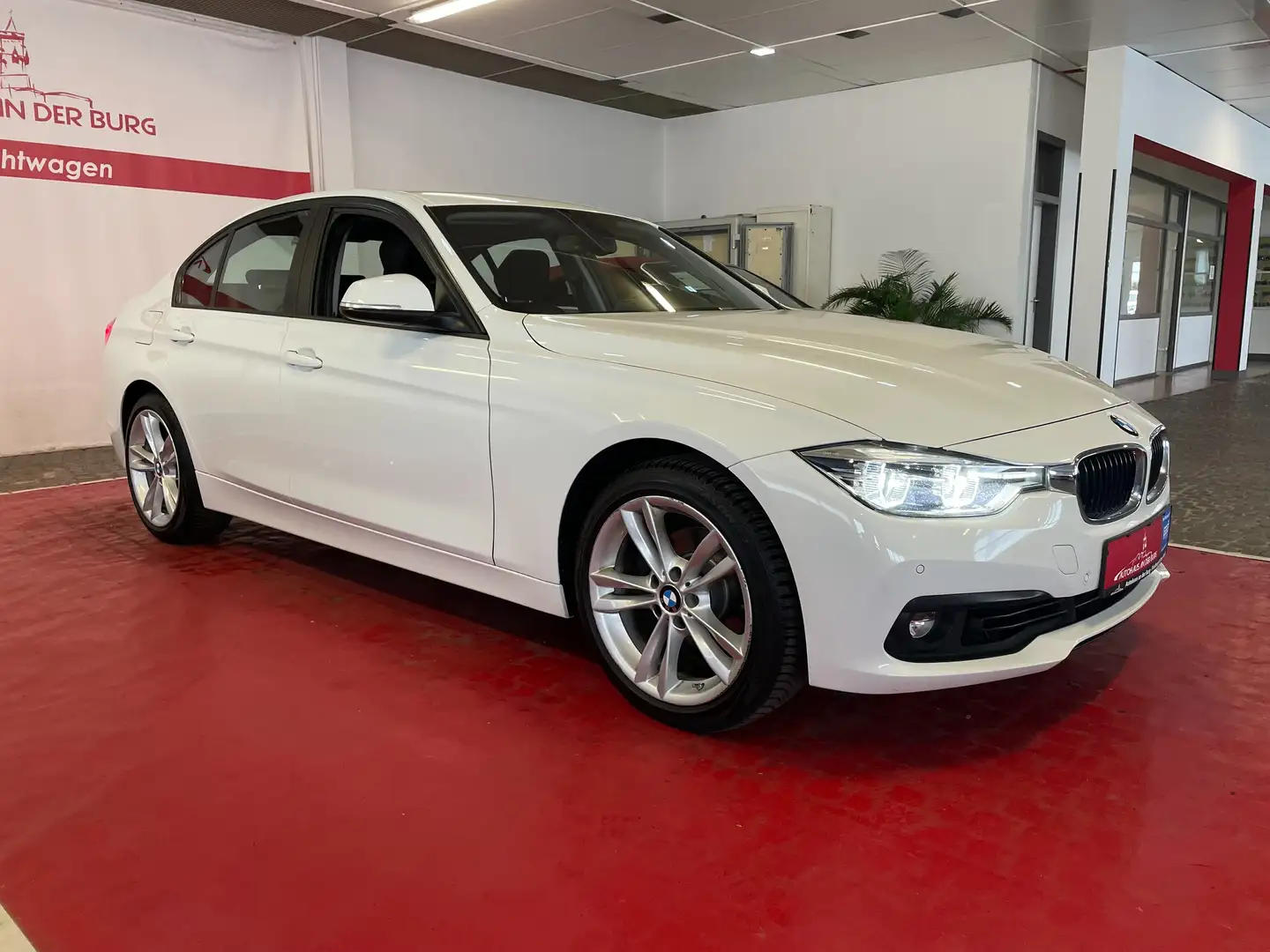BMW 318 i Lim.  *1. Hand + SHgpfl. + LED* Weiß - 1