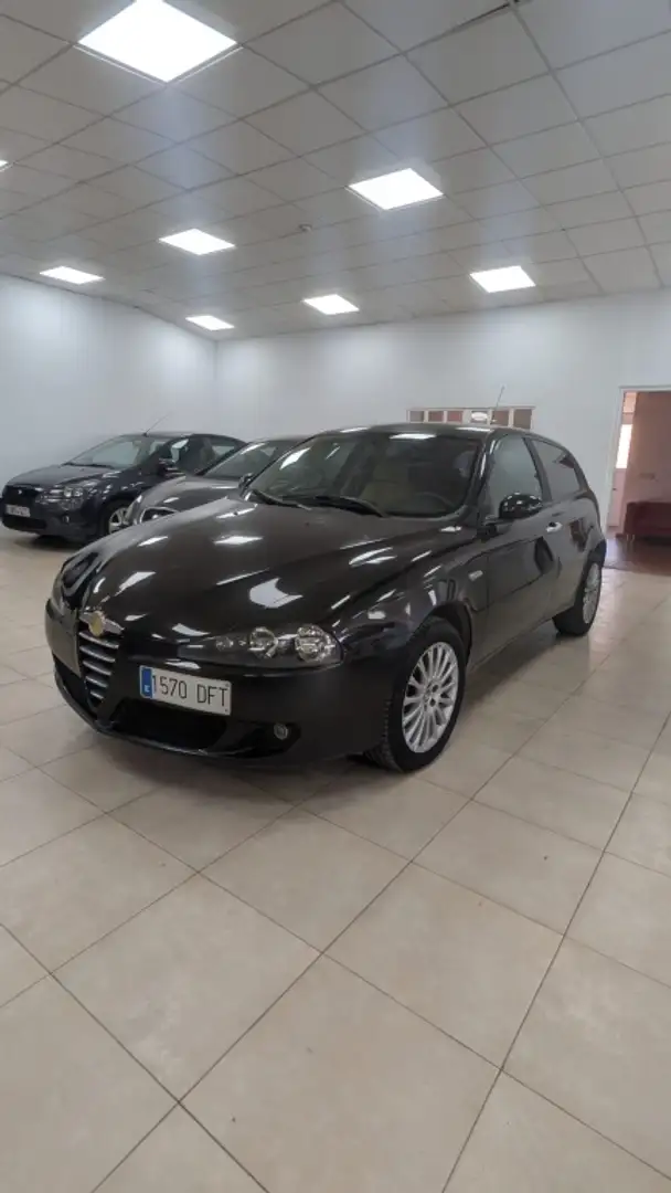 Alfa Romeo 147 1.9JTD Distinctive 120 Negro - 1