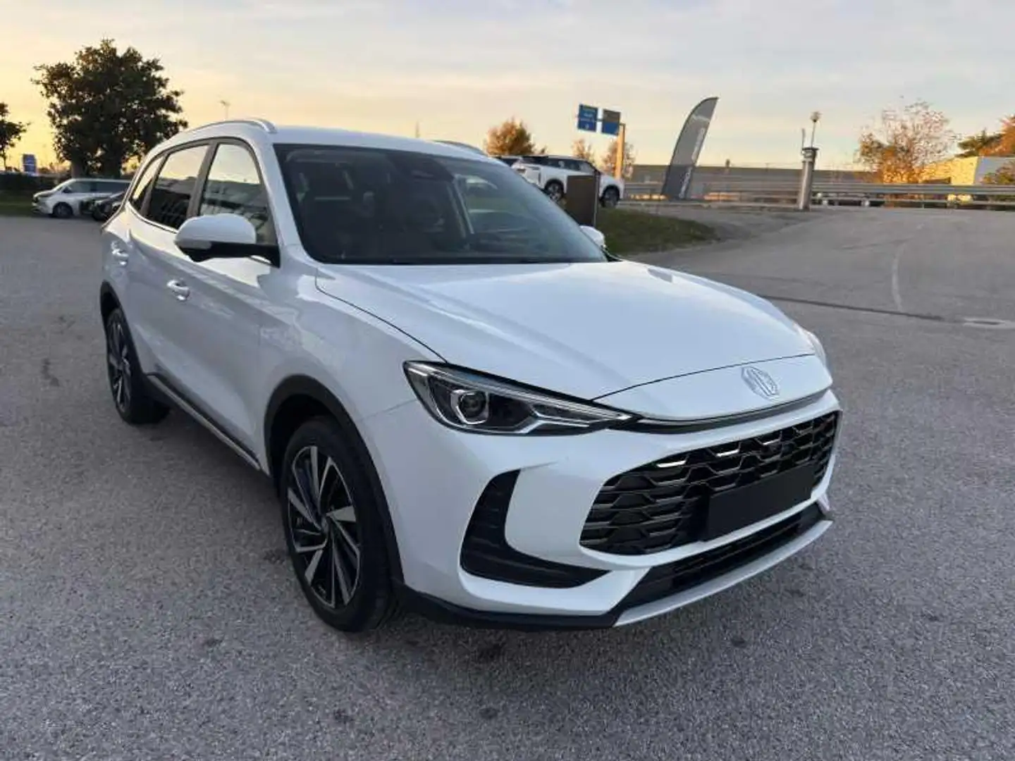 MG ZS 1.5 hybrid+ luxury auto Weiß - 2