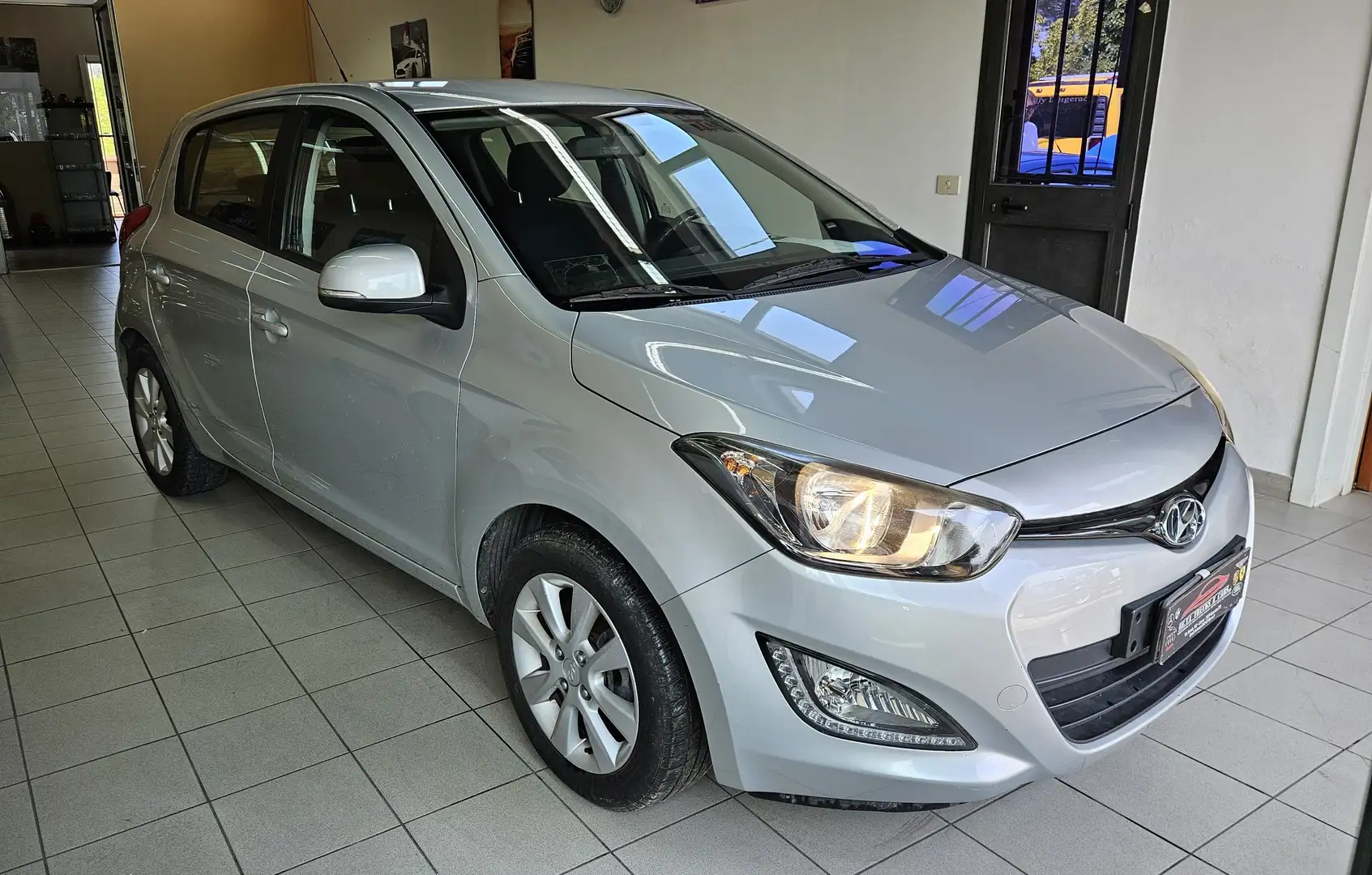 Hyundai i20 5p 1.2 Sound Edition econext (bluedrive) Gpl Argento - 1