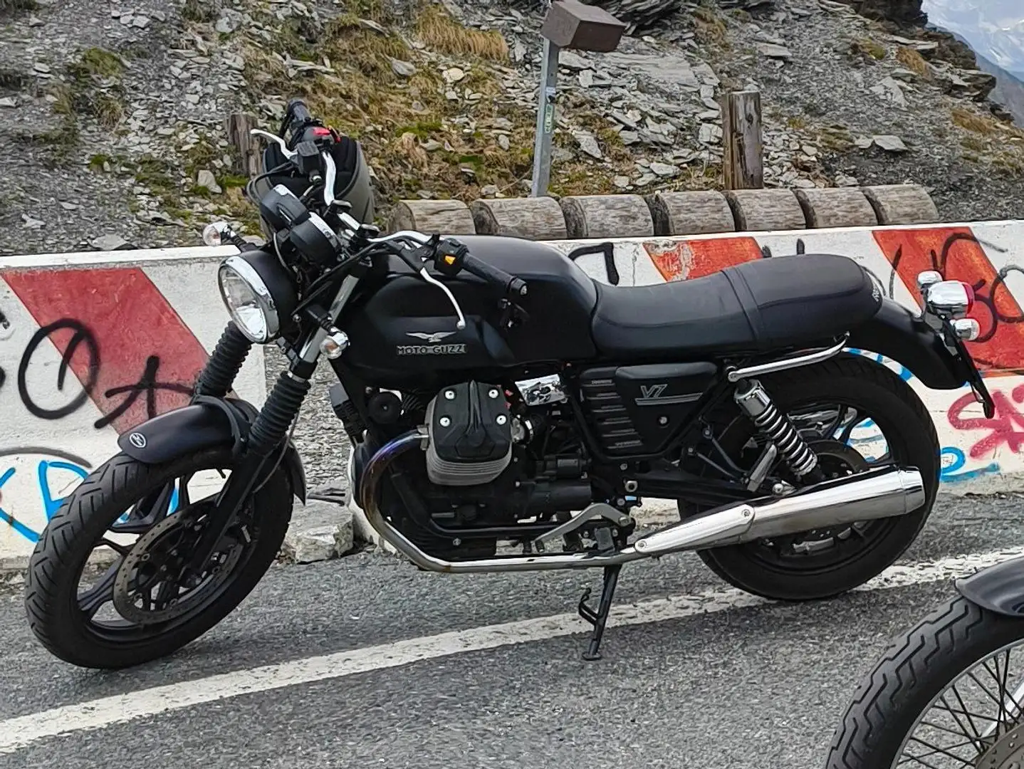 Moto Guzzi V 7 Stone Nero - 1
