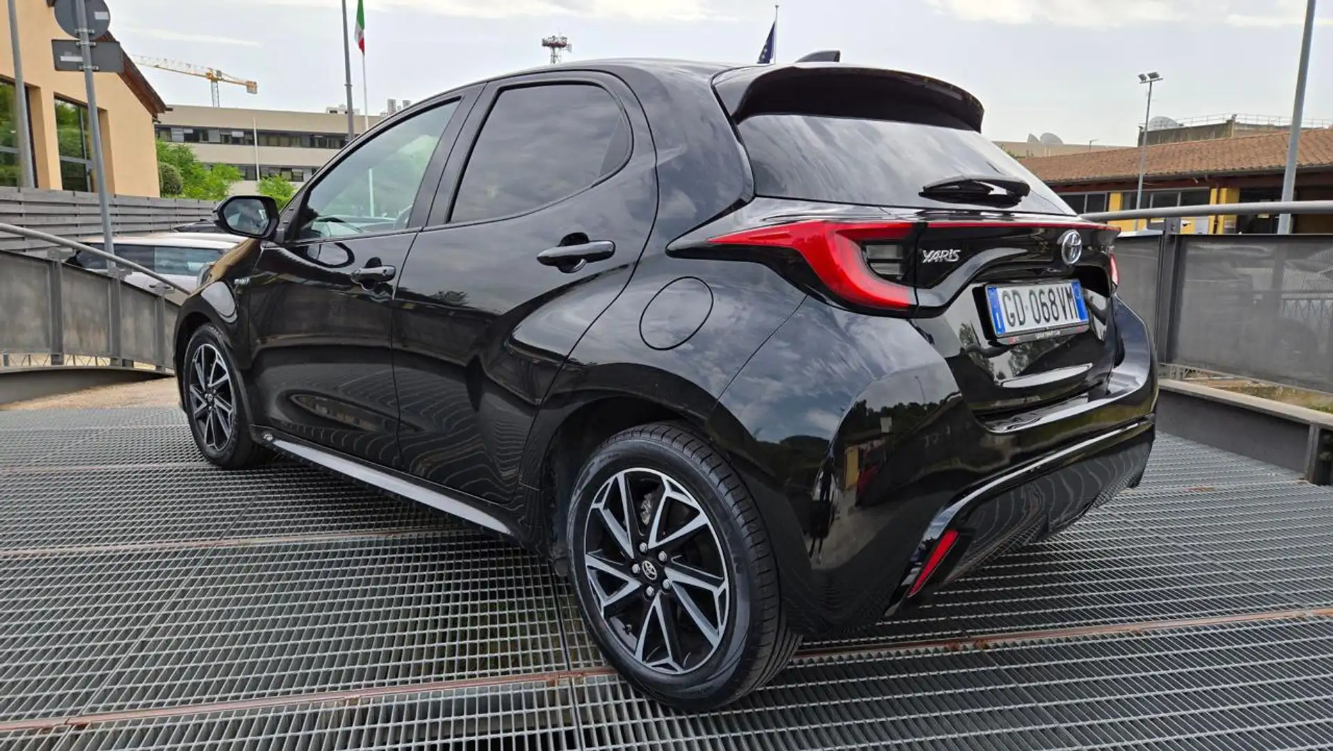 Toyota Yaris 1.5 HYBRID LOUNGE TETTO PANO GARANZIA TOYOTA UNIP Noir - 1