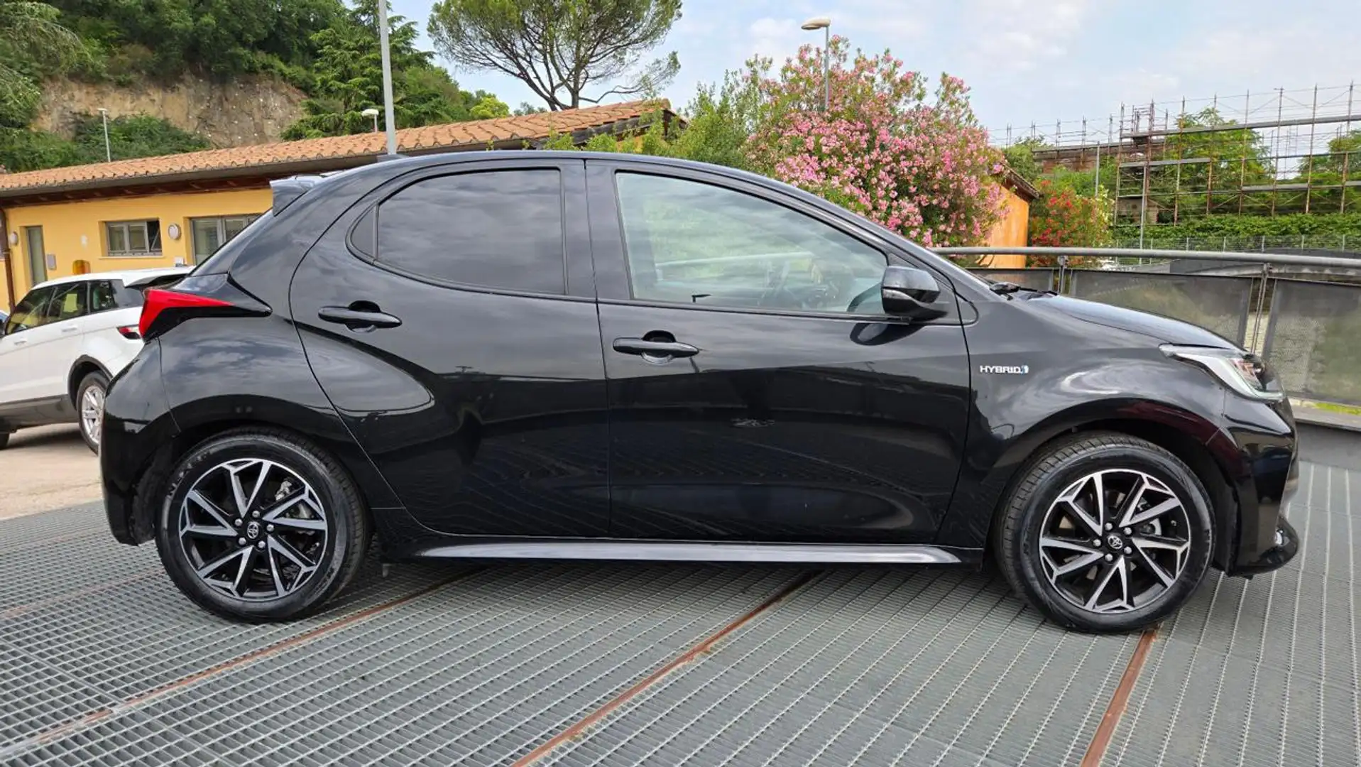 Toyota Yaris 1.5 HYBRID LOUNGE TETTO PANO GARANZIA TOYOTA UNIP Nero - 1