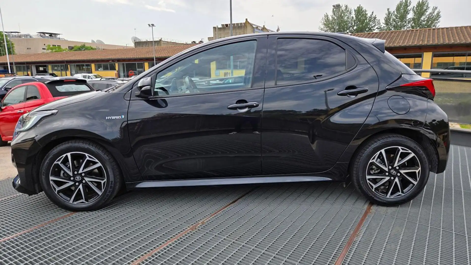 Toyota Yaris 1.5 HYBRID LOUNGE TETTO PANO GARANZIA TOYOTA UNIP Nero - 2