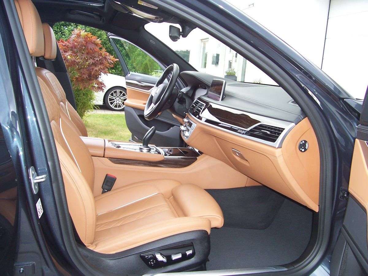 BMW 740