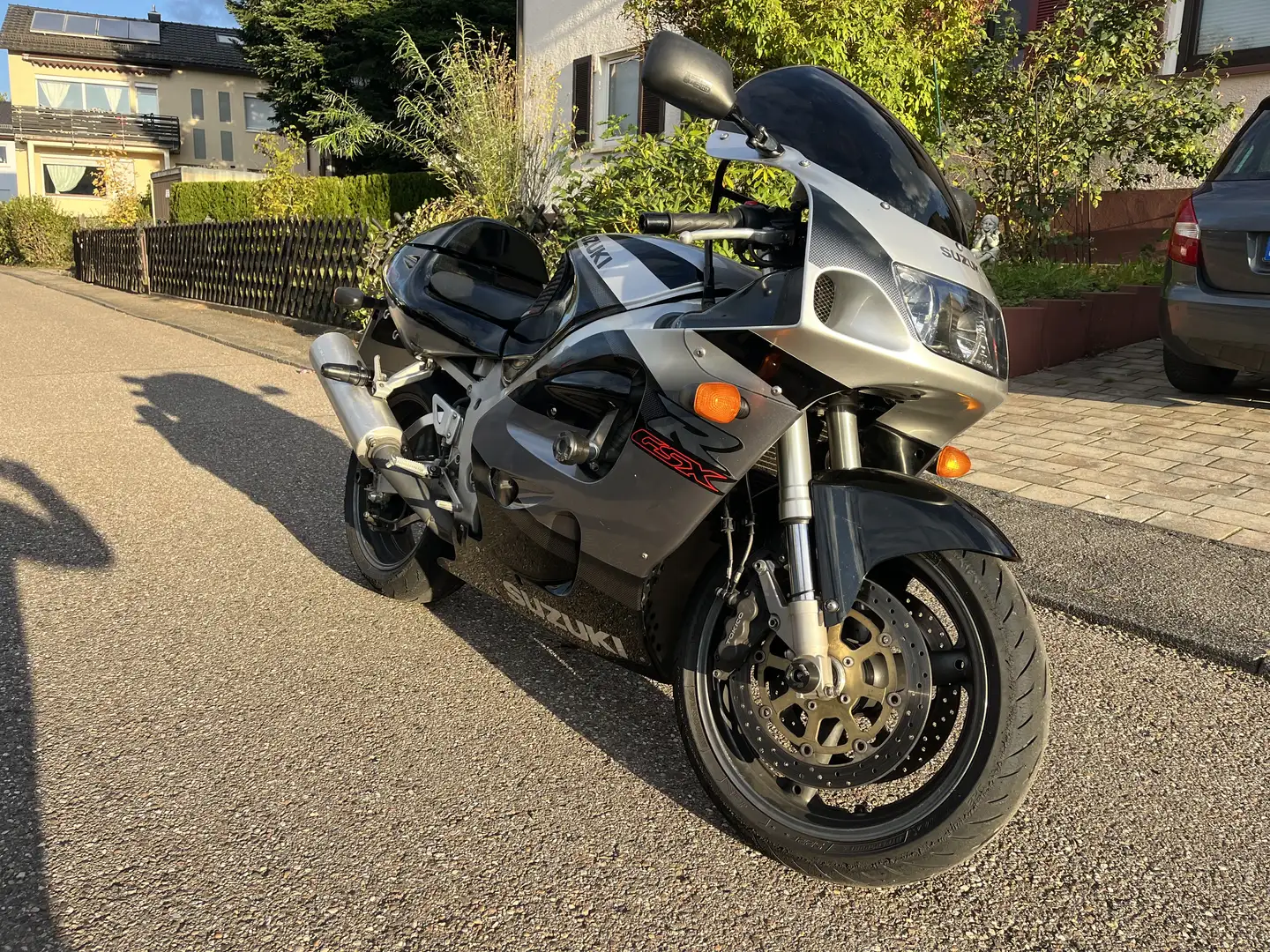 Suzuki GSR 750 - 1