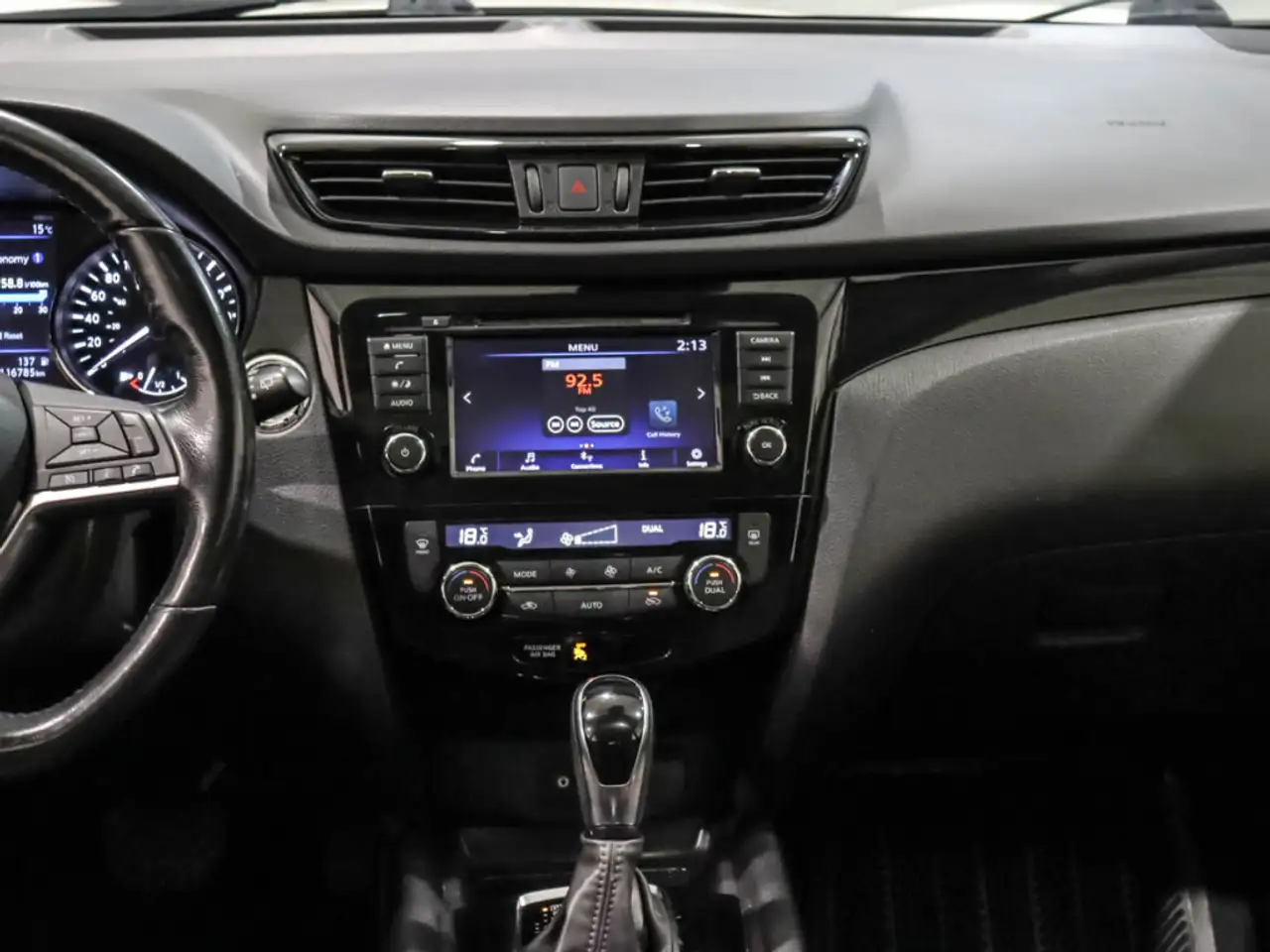 Nissan Qashqai снимка Nissan Qashqai