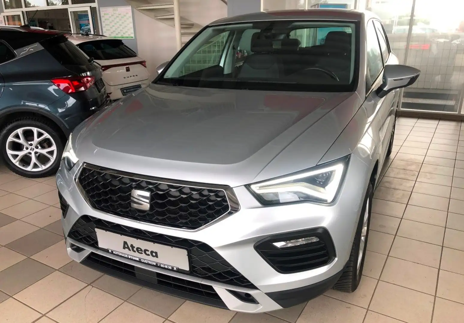SEAT Ateca 1.5TSI Anhängerzug, Navi, Ganzjahresreifen Grau - 2