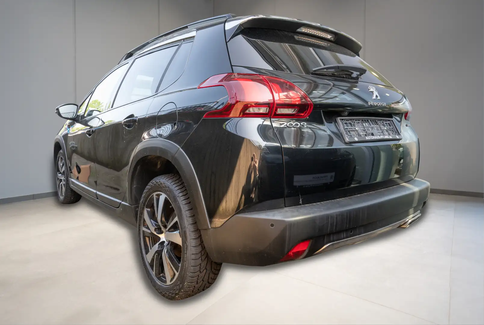Peugeot 2008 Allure 1.2 PureTech 130 Schwarz - 2
