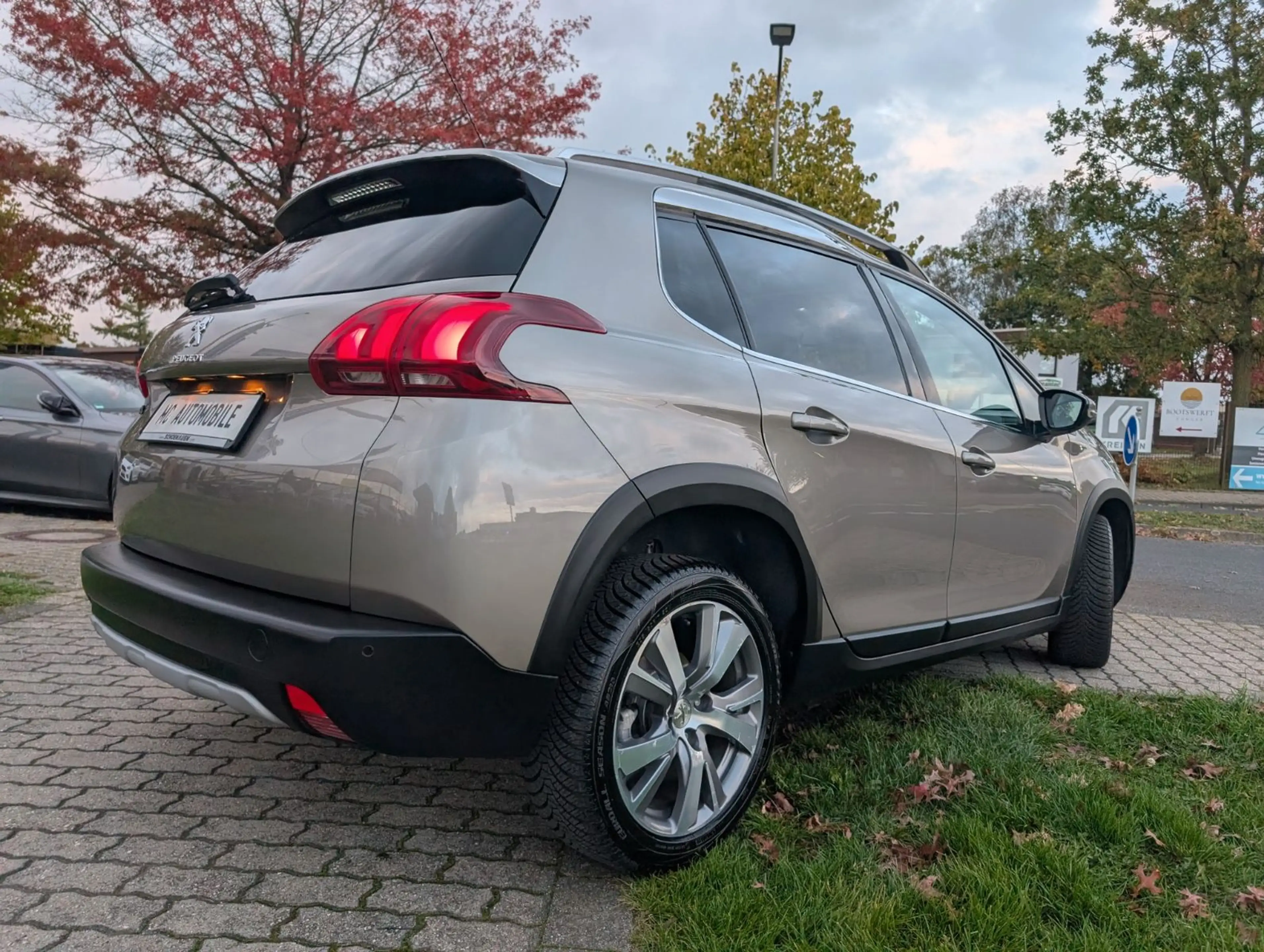 Peugeot 2008 Allure*1-HAND* — photo 11