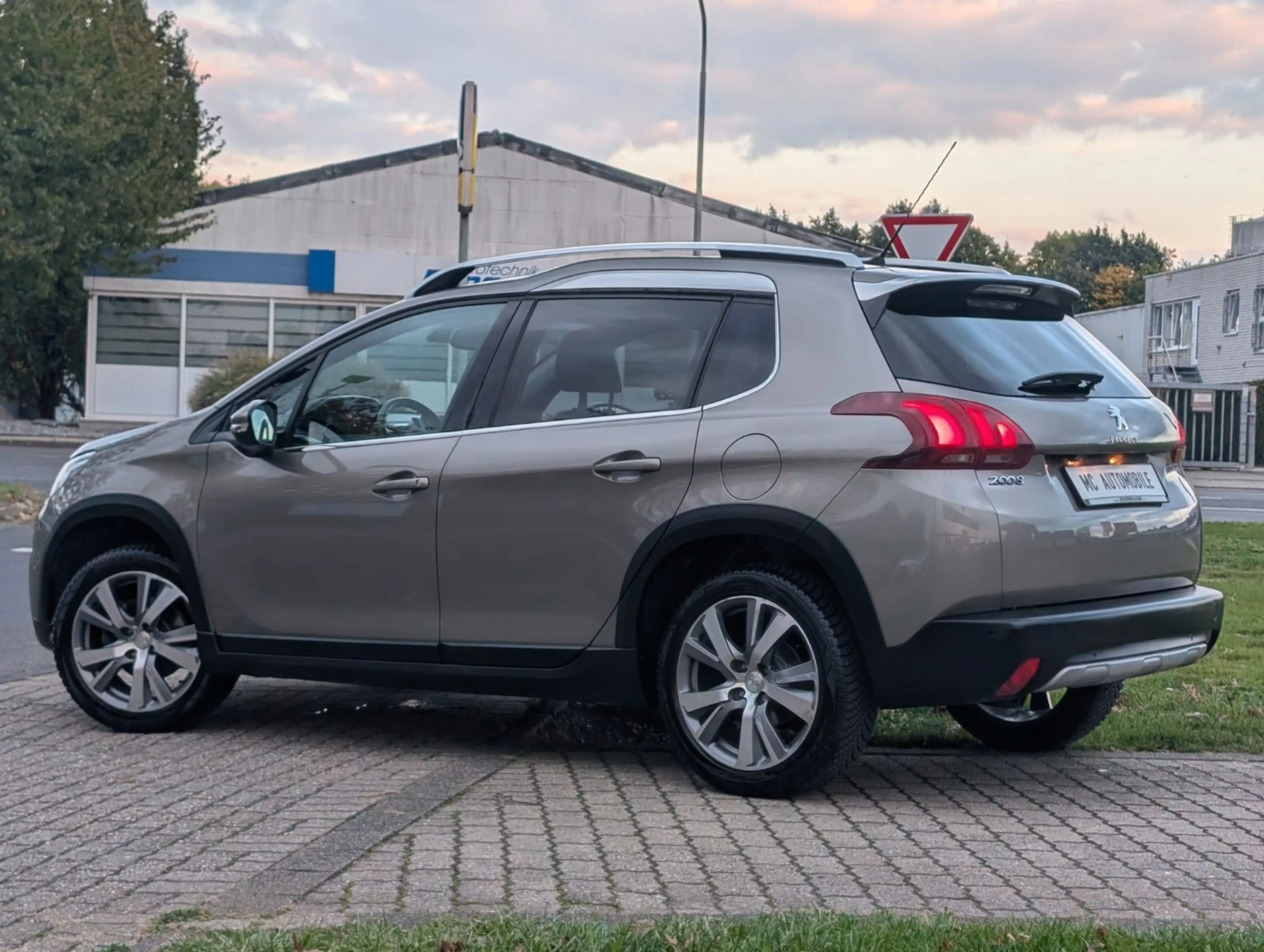 Peugeot 2008 Allure*1-HAND* — photo 15