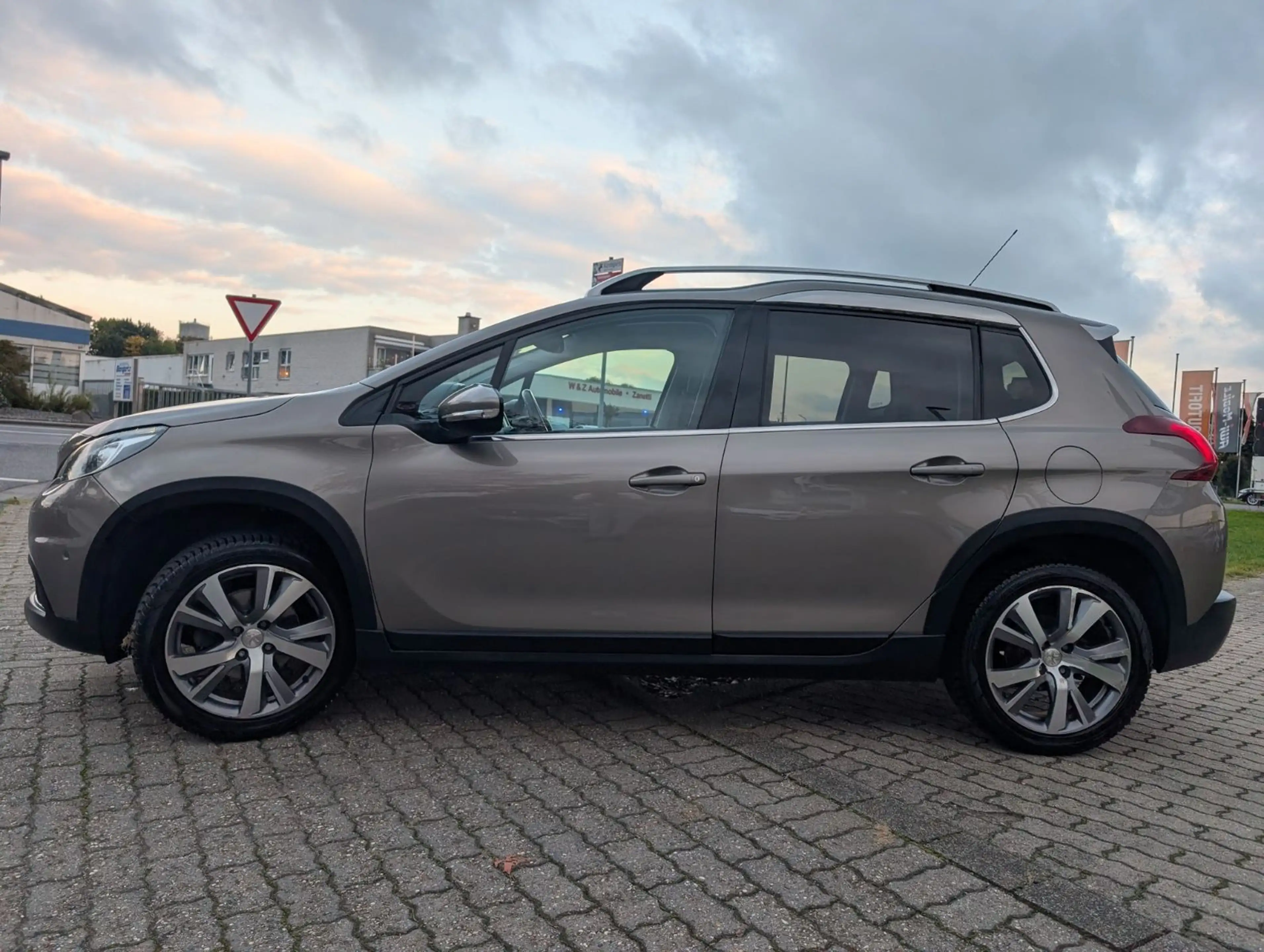 Peugeot 2008 Allure*1-HAND* — photo 8
