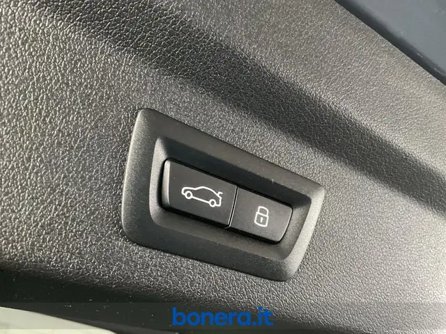 BMW Ix2 view 14