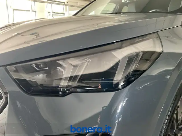 BMW Ix2 view 10