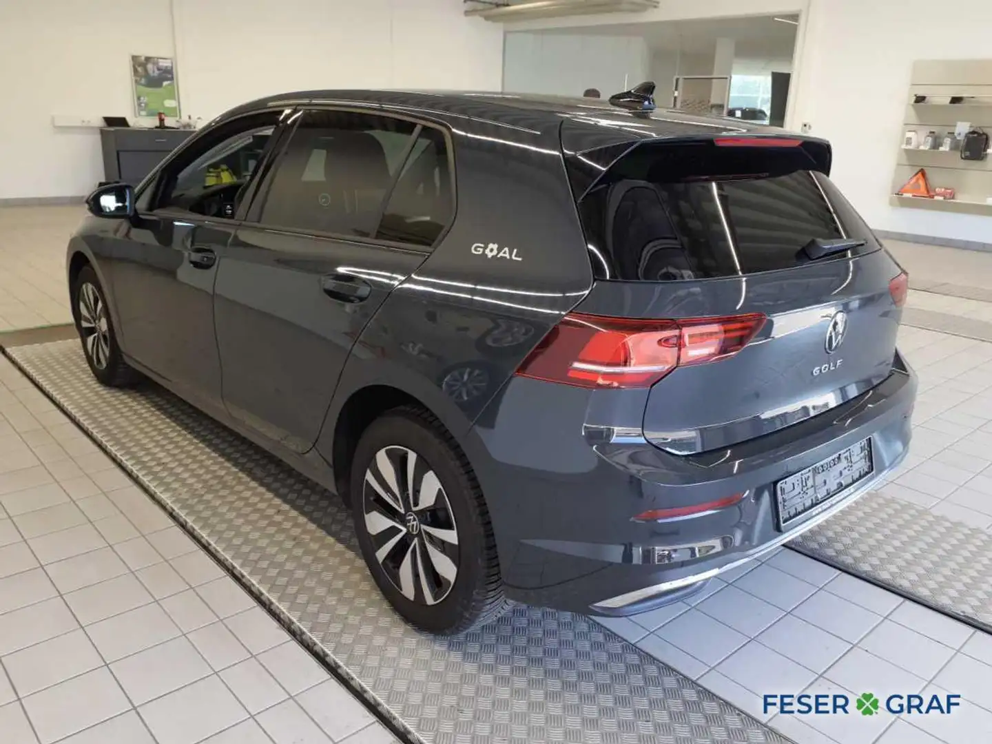 Volkswagen Golf VIII GOAL 1.5 TSI 116PS Gris - 2
