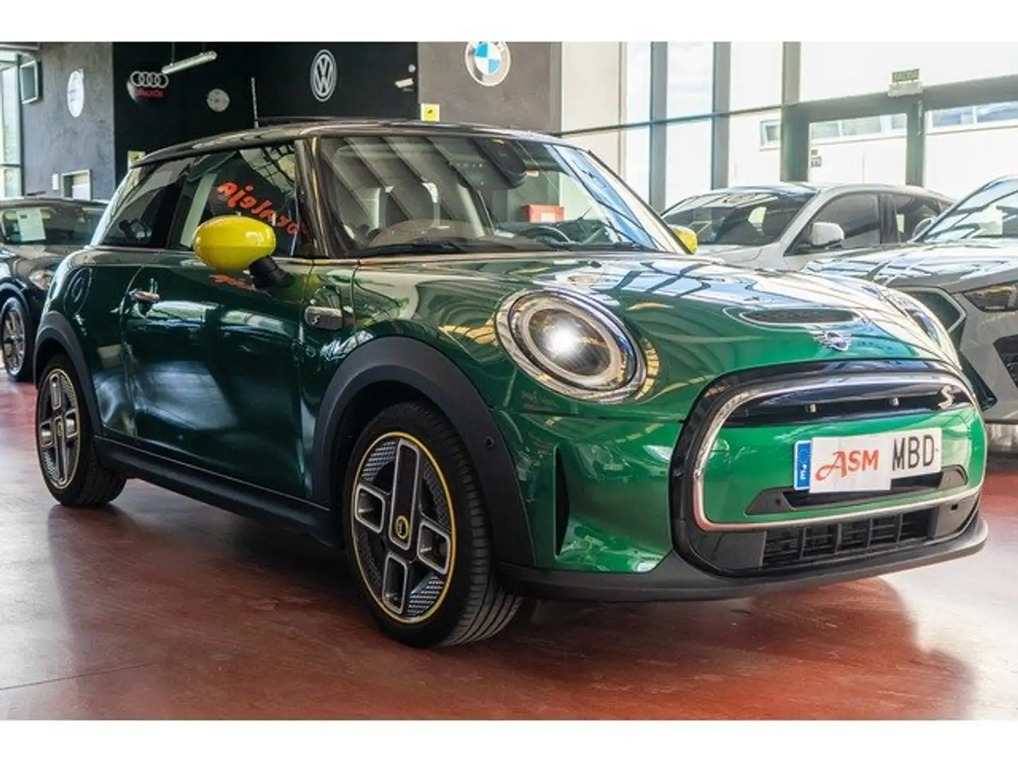 MINI Cooper SE Verde - 2