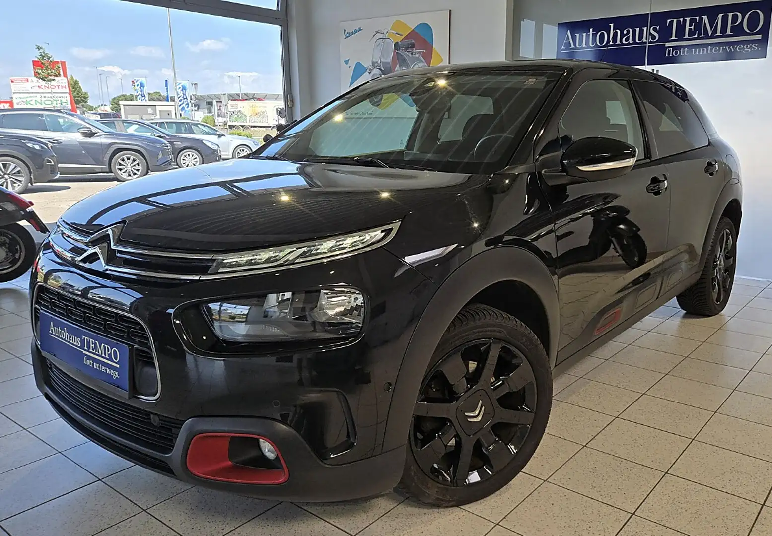 Citroen C4 Cactus 1.2 Pure Tech 130 Shine Stop&Start Schwarz - 1