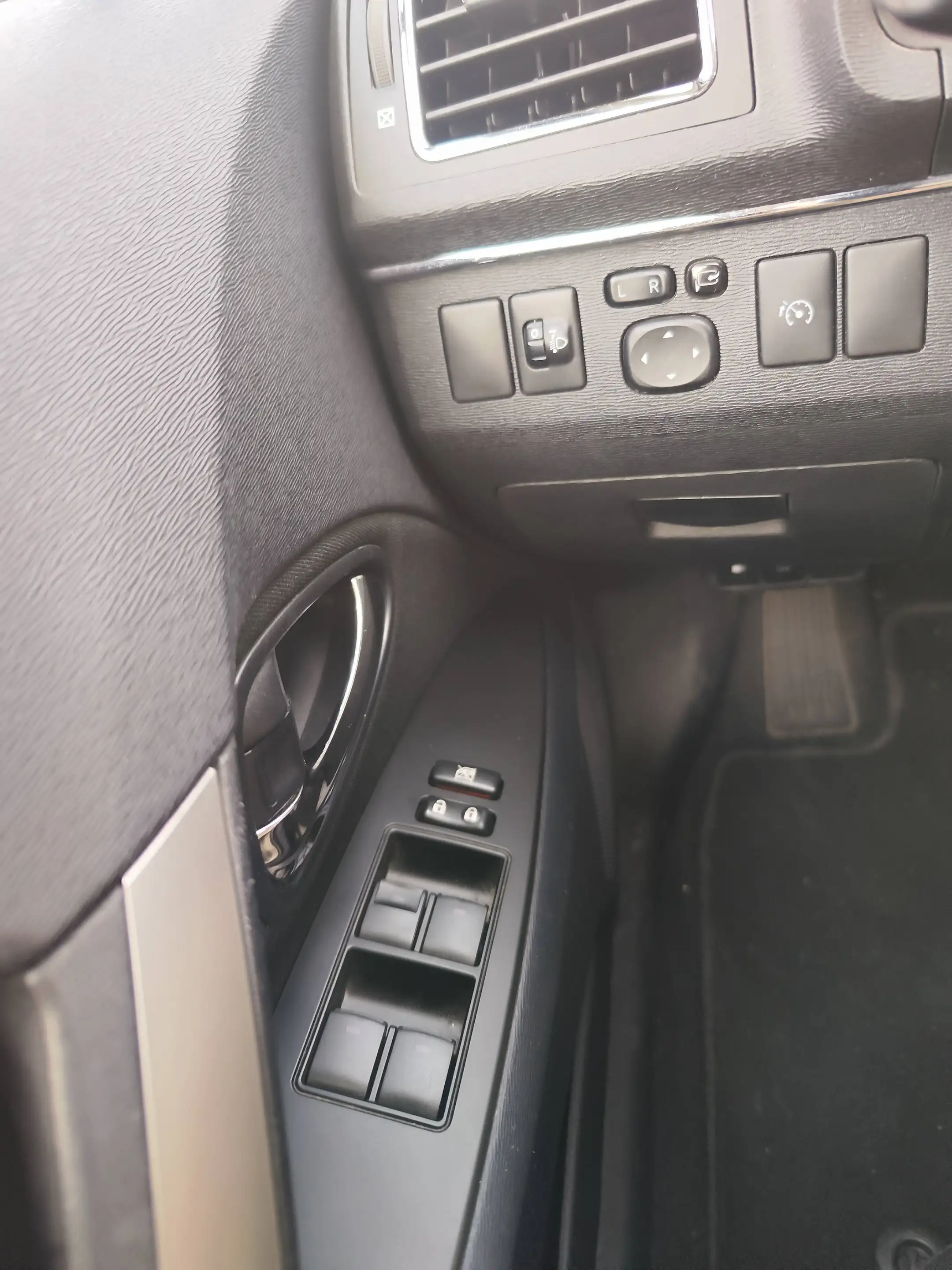 Toyota Avensis Avensis 1.6i — photo 12