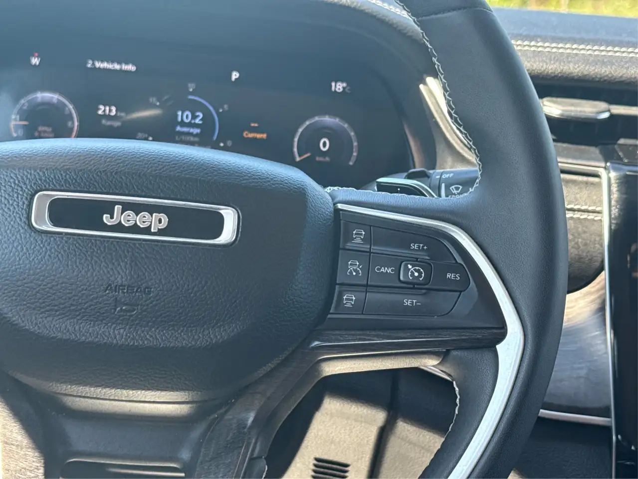 Jeep Grand Cherokee снимка Jeep Grand Cherokee
