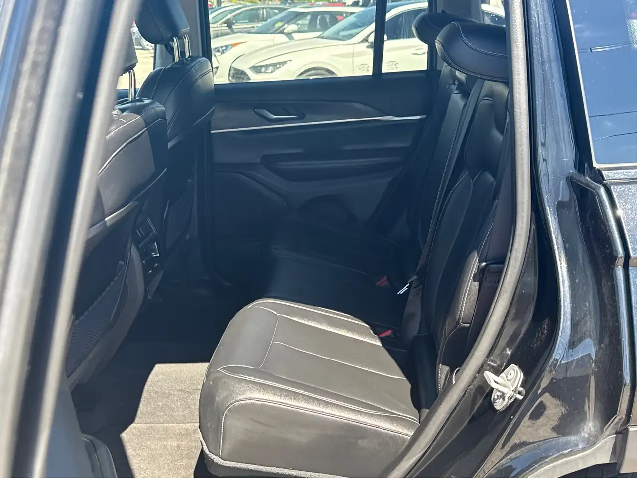 Jeep Grand Cherokee снимка Jeep Grand Cherokee