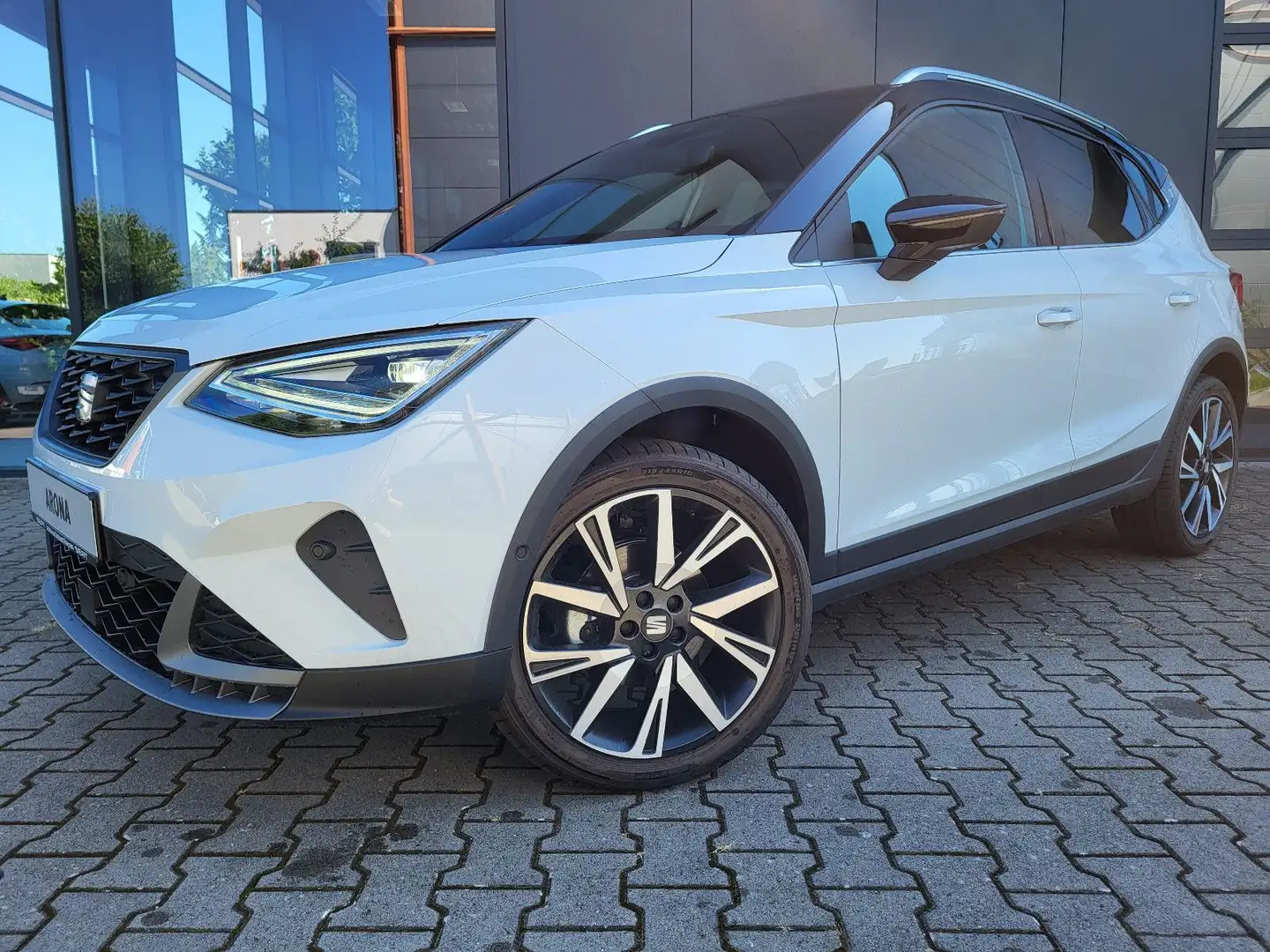 SEAT Arona -FR- 1.0 TSI DSG *LED*Navig.*Kam.*Sitzh.* Weiß - 2