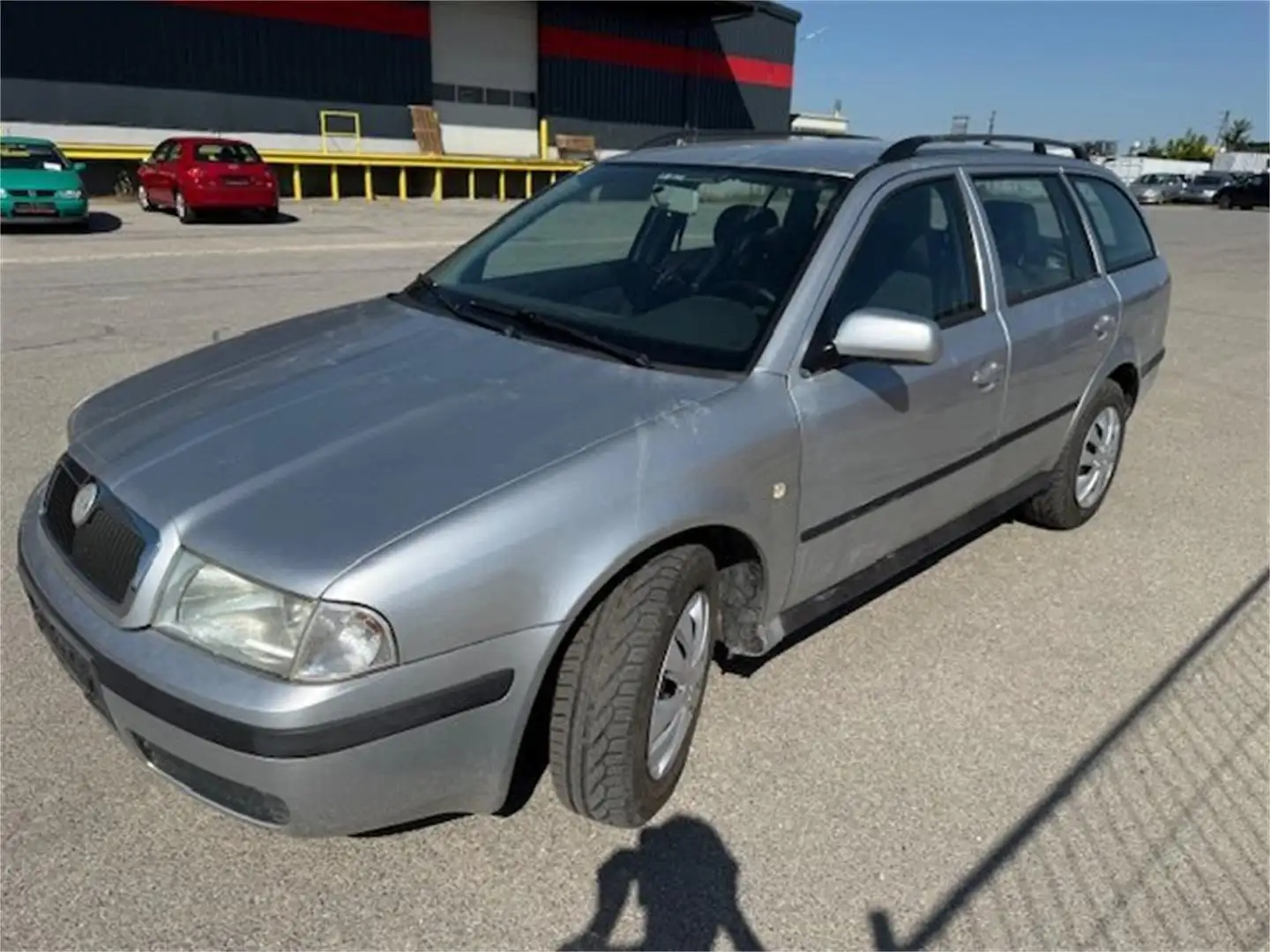 Skoda Octavia Combi 1,6 Solo Gris - 2