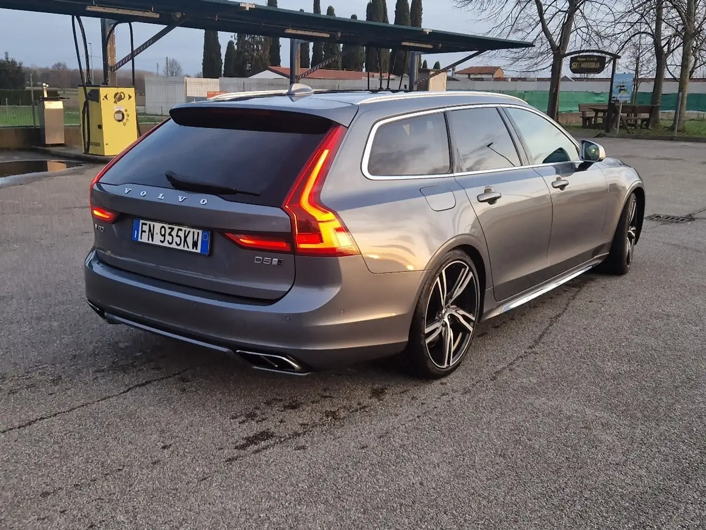 Volvo V90 2.0 d5 R-design awd geartronic Argent - 2
