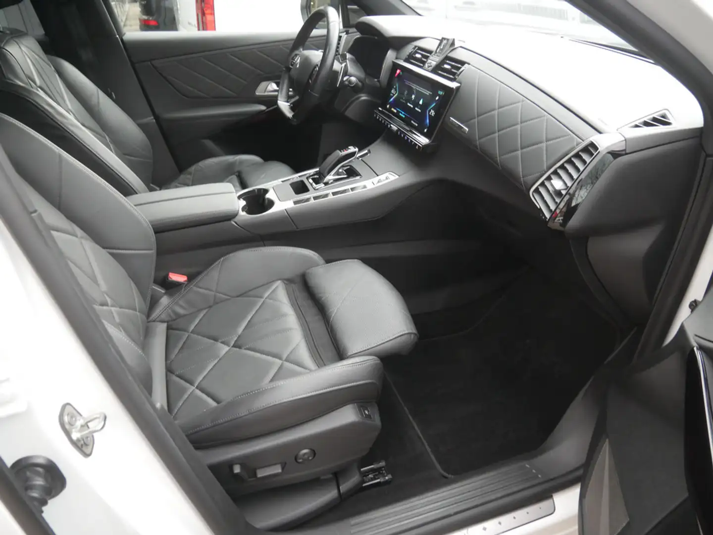 DS Automobiles DS 7 Crossback E-Tense Rivoli 4x4 SHZ ACC LED Weiß - 2