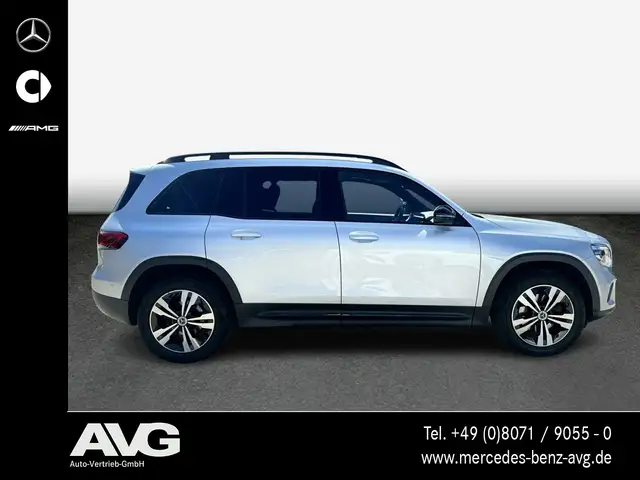Mercedes-Benz GLB view 4