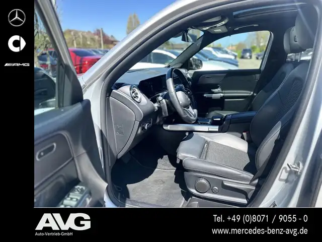 Mercedes-Benz GLB view 10