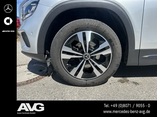 Mercedes-Benz GLB view 9