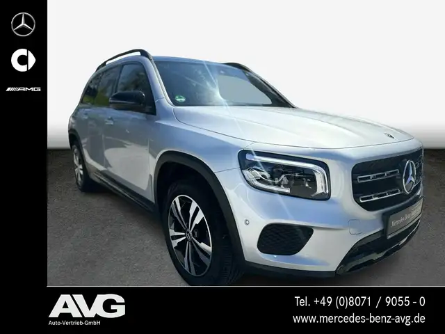 Mercedes-Benz GLB view 3
