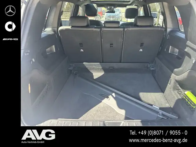 Mercedes-Benz GLB view 14
