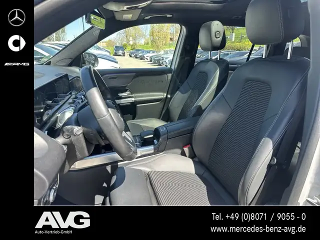 Mercedes-Benz GLB view 11