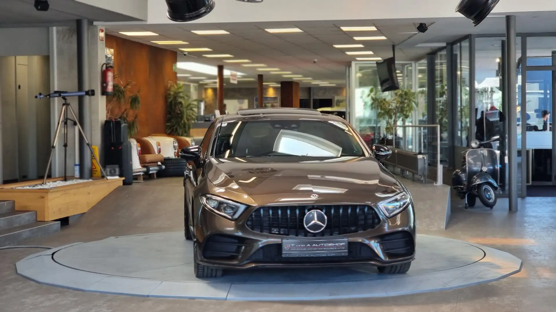 Mercedes-Benz CLS 400 4Matic AMG-Paket Aut. *Schiebedach*Navi*Kamera* Brun - 2