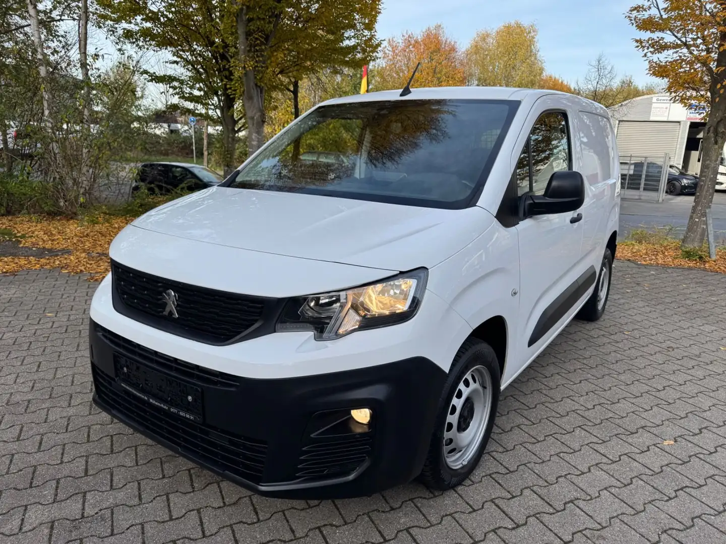 Peugeot Partner Premium *NAVI *PDC *1.Hd *INSPEKTION NEU Blanc - 2