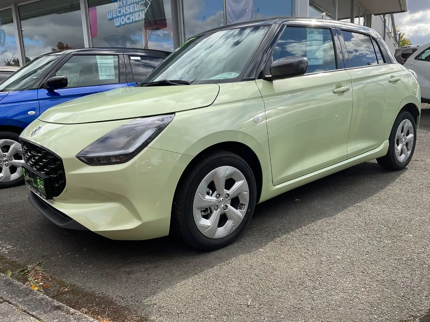 Suzuki Swift 1.2 Dualjet 61 kW Comfort ACC+LED+Navi+SHZ Geel - 1