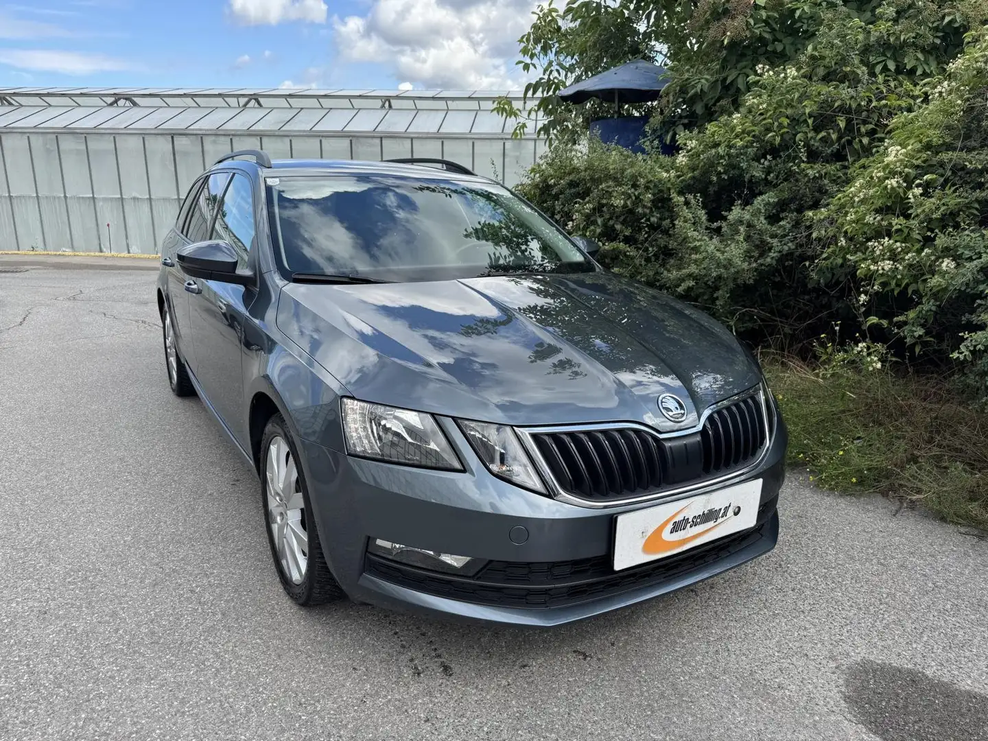 Skoda Octavia Ambition Combi 2.0tdi DSG Anhängekupplung Grau - 1